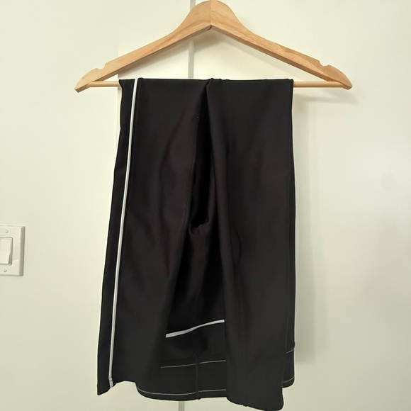 ALO Yoga Black and White Athletic Pants - Picture 5 of 8